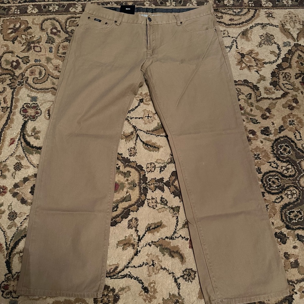 Hugo Boss Regular Fit men’s Maine Brown denim jean. 40/34.